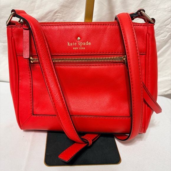Kate Spade Red Crossbody Bag w/Storybook Lining. - Picture 2 of 11